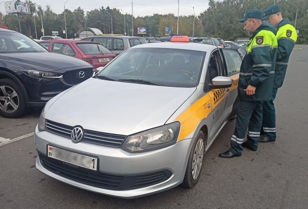 «Пробивал я, честное слово, пробивал!» Как Транспортная инспекция вычисляет таксистов-нелегалов в Бресте