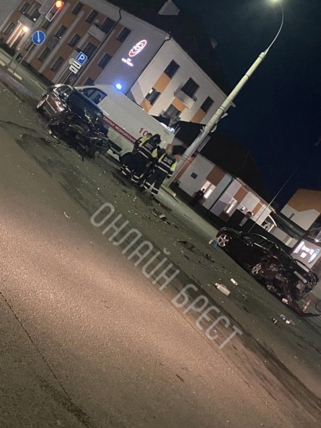 Очевидец: В Бресте на Машерова произошло жесткое ДТП
             
                Очевидец: В Бресте на Машерова произошло жесткое ДТП