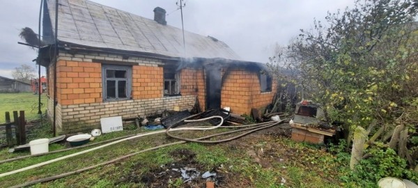 В Каменецком районе произошел пожар. Хозяйка дома госпитализирована В Каменецком районе произошел пожар. Хозяйка дома госпитализирована