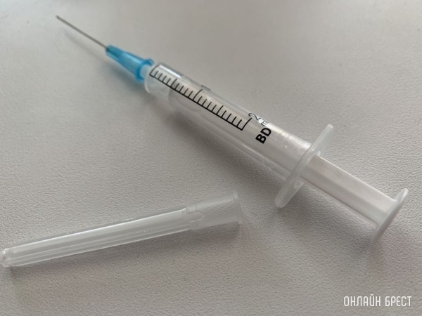 Восемь наивных вопросов о прививках от гриппа и коронавируса