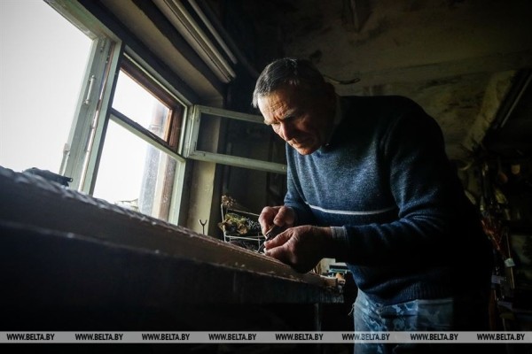 «Пусть люди получают удовольствие». Мастер из Каменецкого района создал более 300 деревянных скульптур «Пусть люди получают удовольствие». Мастер из Каменецкого района создал более 300 деревянных скульптур