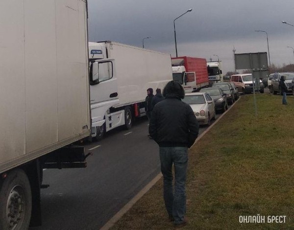 Большие очереди из фур образовались на границе Беларуси со странами ЕС Большие очереди из фур образовались на границе Беларуси со странами ЕС