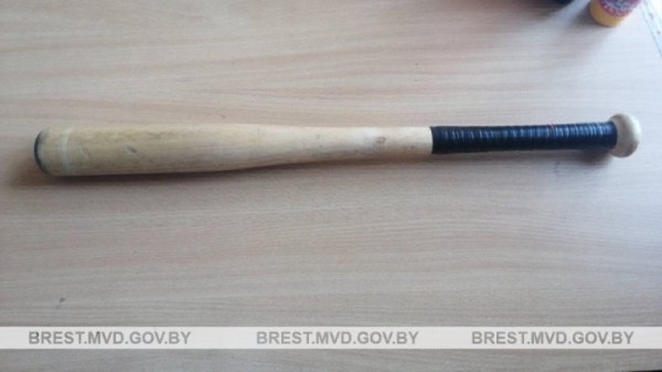 Мужчина сломал соседу руку. Инцидент произошел в Каменецком районе Мужчина сломал соседу руку. Инцидент произошел в Каменецком районе