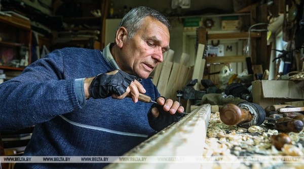 «Пусть люди получают удовольствие». Мастер из Каменецкого района создал более 300 деревянных скульптур «Пусть люди получают удовольствие». Мастер из Каменецкого района создал более 300 деревянных скульптур