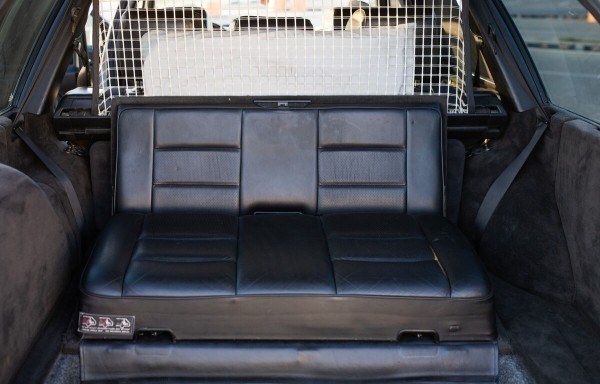 «Для меня она бесценна». Белорус восстановил 31-летний Mercedes-Benz (S124) до идеального состояния «Для меня она бесценна». Белорус восстановил 31-летний Mercedes-Benz (S124) до идеального состояния