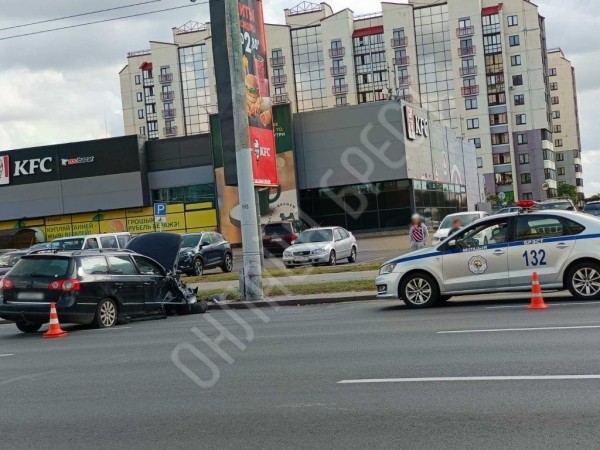 Читатель: На Московской в Бресте в ДТП попал Passat
             
                Читатель: На Московской в Бресте в ДТП попал Passat