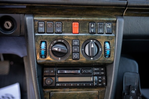 «Для меня она бесценна». Белорус восстановил 31-летний Mercedes-Benz (S124) до идеального состояния «Для меня она бесценна». Белорус восстановил 31-летний Mercedes-Benz (S124) до идеального состояния