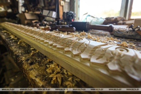 «Пусть люди получают удовольствие». Мастер из Каменецкого района создал более 300 деревянных скульптур «Пусть люди получают удовольствие». Мастер из Каменецкого района создал более 300 деревянных скульптур