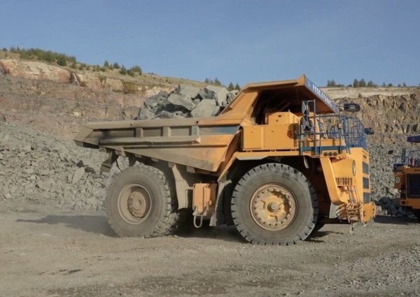 Как работается в живописном карьере «Микашевичи» на БелАЗах на 130, 90 и 60 тонн