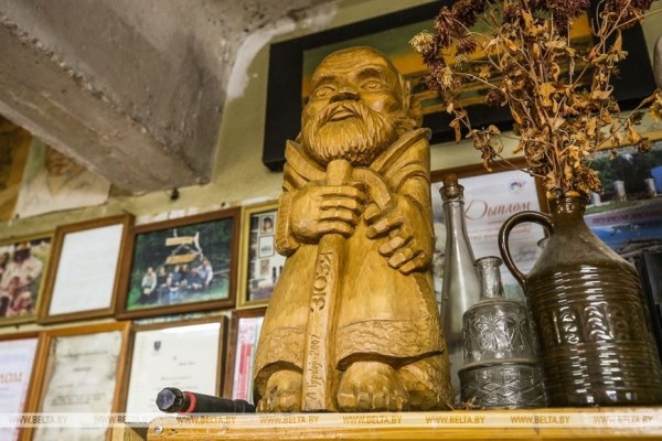 «Пусть люди получают удовольствие». Мастер из Каменецкого района создал более 300 деревянных скульптур «Пусть люди получают удовольствие». Мастер из Каменецкого района создал более 300 деревянных скульптур