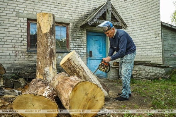 «Пусть люди получают удовольствие». Мастер из Каменецкого района создал более 300 деревянных скульптур «Пусть люди получают удовольствие». Мастер из Каменецкого района создал более 300 деревянных скульптур