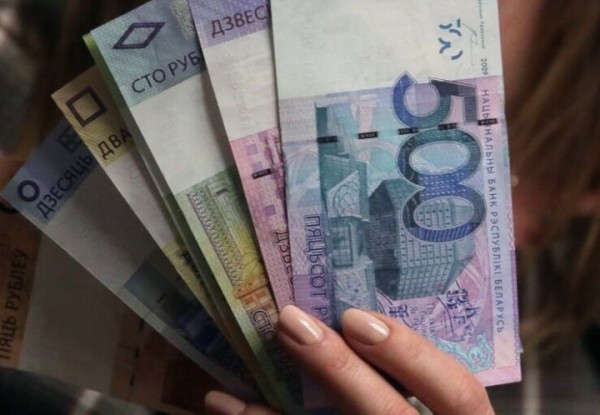 Начальница в турфирме придумала, как повысить зарплату. Она покупала авиабилеты за счет компании и перепродавала друзьям