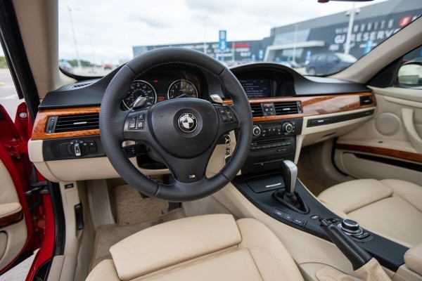 «Крутой подарок на ДР»: девушка из Гродно рассказала о своей BMW