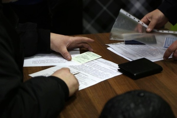 После ремонта на СТО автовладелец остался без документов на машину. Сервисмен: «Верну документы настоящему хозяину»