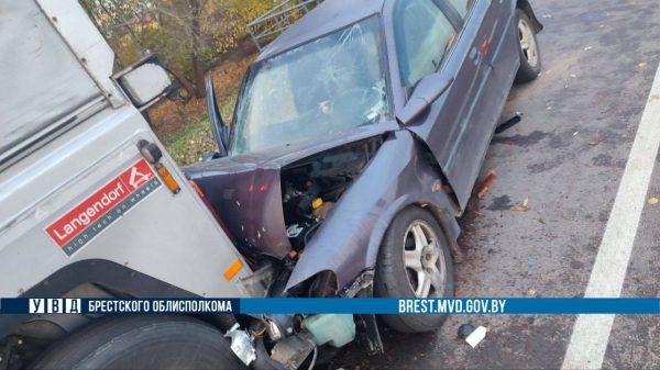 Сел пьяным за руль и врезался в грузовик. Подробности сегодняшнего ДТП в Бресте