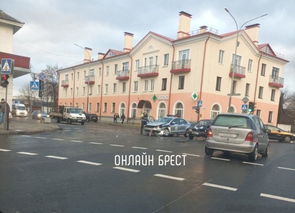 Очевидец: В Бресте на Республиканской произошло ДТП
Очевидец: В Бресте на Республиканской произошло ДТП