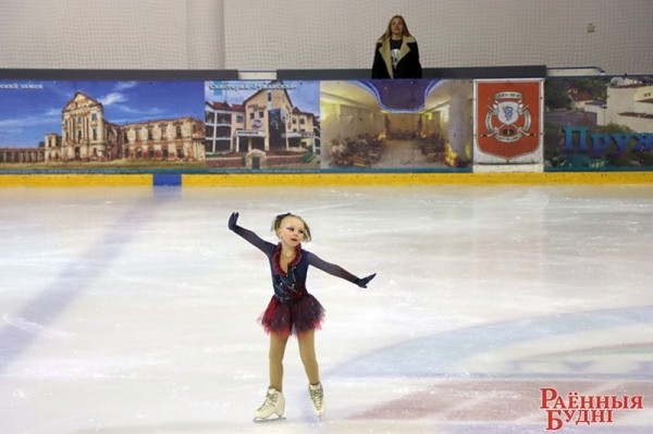 Фігурысты з розных куткоў краіны прыехалі ў Пружаны, каб пазмагацца за «Кубак Белавежскай пушчы» і пуцёўку на рэспубліканскія Алімпійскія дні моладзі