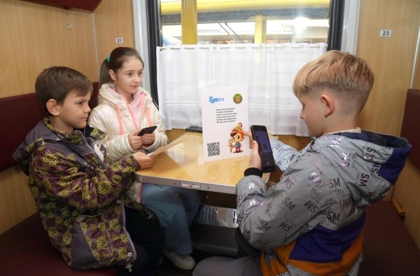 БЖД предлагает юным белорусам послушать в дороге полезные сказки о налогах