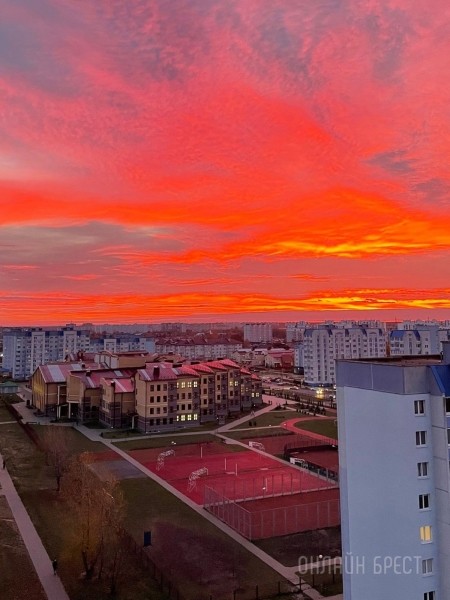 
                Читатель: Прекрасный рассвет был сегодня в Бресте
            