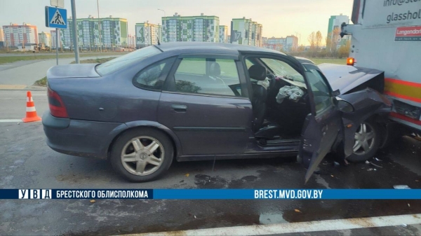 Сел пьяным за руль и врезался в грузовик. Подробности сегодняшнего ДТП в Бресте