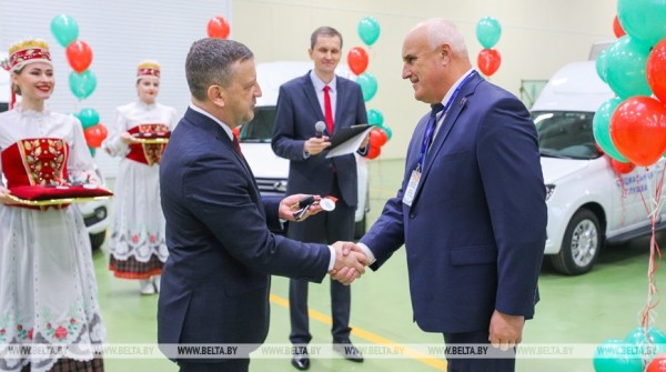 Спецавтомобили для социального обслуживания передали пяти ТЦСОН и дому-интернату в Брестской области