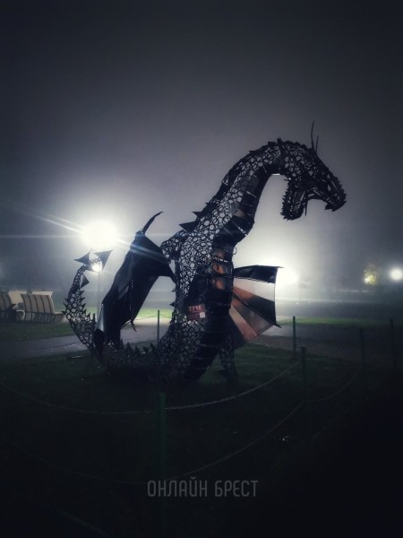 
                Читатель: Брест, Набережная. Фото были сделаны год назад
            