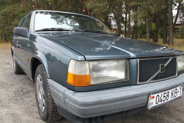 Настоящий «шведский чемодан»! На брестских улицах до сих пор ездит на неубиваемом Volvo 740 GL