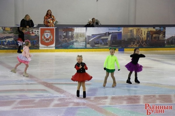 Фігурысты з розных куткоў краіны прыехалі ў Пружаны, каб пазмагацца за «Кубак Белавежскай пушчы» і пуцёўку на рэспубліканскія Алімпійскія дні моладзі