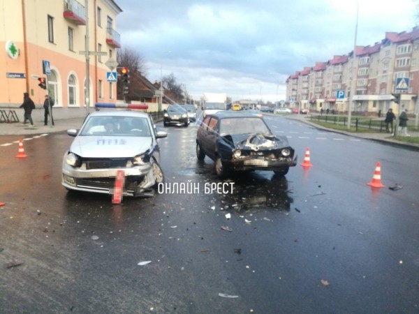Очевидец: В Бресте на Республиканской произошло ДТП
Очевидец: В Бресте на Республиканской произошло ДТП