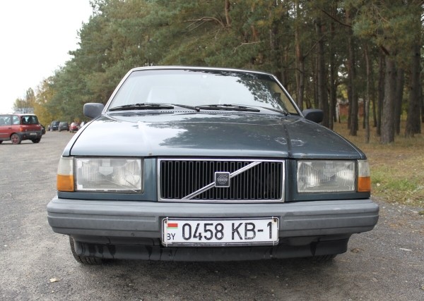 Настоящий «шведский чемодан»! На брестских улицах до сих пор ездит на неубиваемом Volvo 740 GL
