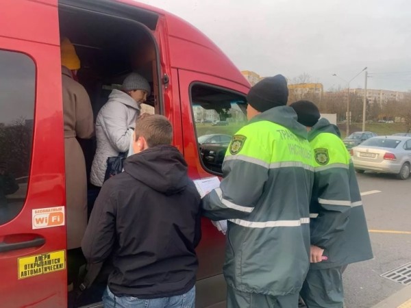 Маршруточные войны: чего хотят пассажиры, перевозчики и что требует закон Маршруточные войны: чего хотят пассажиры, перевозчики и что требует закон