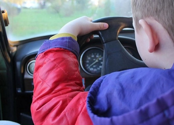 В Несвиже 9-летний мальчик за рулем авто стал участником ДТП, в котором пострадала его мать В Несвиже 9-летний мальчик за рулем авто стал участником ДТП, в котором пострадала его мать