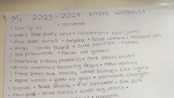 Школьница написала такой список подарков, что он стал вирусным Школьница написала такой список подарков, что он стал вирусным