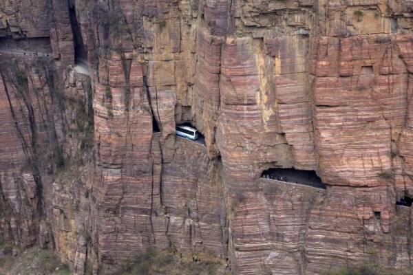 Красивые, опасные и... скучные: самые необычные дороги мира Красивые, опасные и... скучные: самые необычные дороги мира