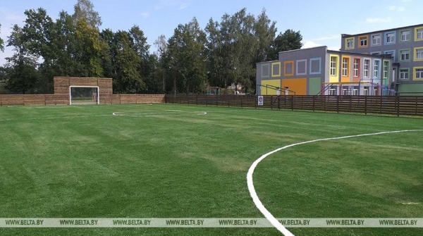 Мини-футбольное поле с искусственным покрытием обустроили в Антопольской СШ