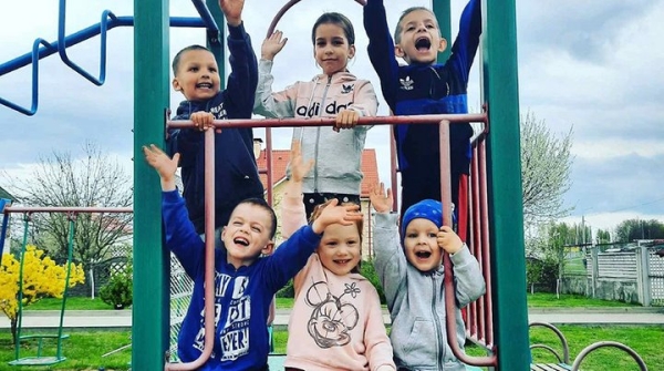 Мама и папа для 26 детей: история родителей-воспитателей дома семейного типа из Барановичей Мама и папа для 26 детей: история родителей-воспитателей дома семейного типа из Барановичей