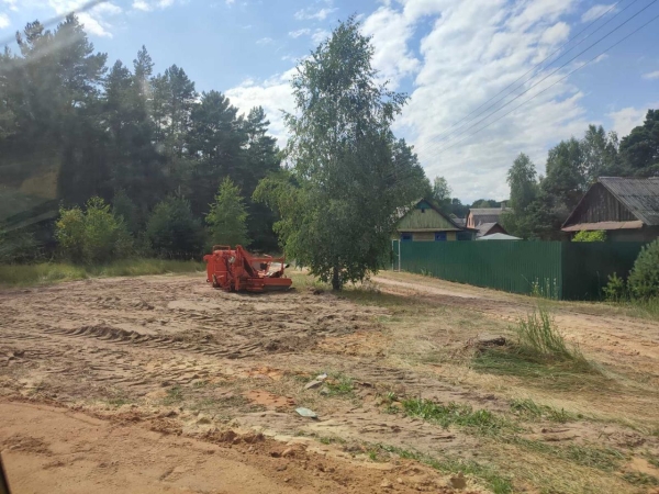 Прибужье приводит в порядок дороги. В деревне Гули укладывают асфальтное покрытие. Часть работ уже выполнена
Прибужье приводит в порядок дороги. В деревне Гули укладывают асфальтное покрытие. Часть работ уже выполнена