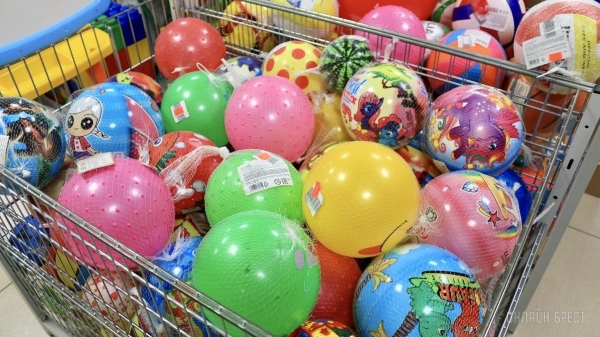 ТРИ ЭТАЖА ТОВАРОВ ДЛЯ ВСЕЙ СЕМЬИ! Детские игрушки и развлечения, канцтовары, женская, мужская, детская одежда и обувь в «Детском мире» на Советской ТРИ ЭТАЖА ТОВАРОВ ДЛЯ ВСЕЙ СЕМЬИ! Детские игрушки и развлечения, канцтовары, женская, мужская, детская одежда и обувь в «Детском мире» на Советской