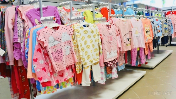 ТРИ ЭТАЖА ТОВАРОВ ДЛЯ ВСЕЙ СЕМЬИ! Детские игрушки и развлечения, канцтовары, женская, мужская, детская одежда и обувь в «Детском мире» на Советской ТРИ ЭТАЖА ТОВАРОВ ДЛЯ ВСЕЙ СЕМЬИ! Детские игрушки и развлечения, канцтовары, женская, мужская, детская одежда и обувь в «Детском мире» на Советской