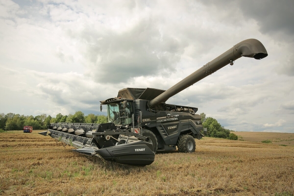 Водитель самого крутого комбайна в Беларуси: «За 1 000 рублей в поле точно бы не работал!»