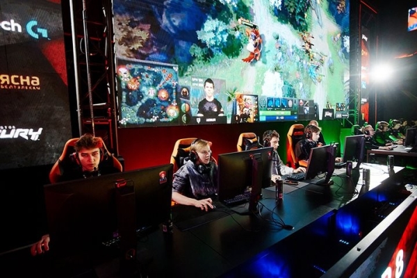 «Налегке за один месяц заработал 500 долларов». Молодой киберспортсмен из Беларуси — о работе, зарплате и жизни