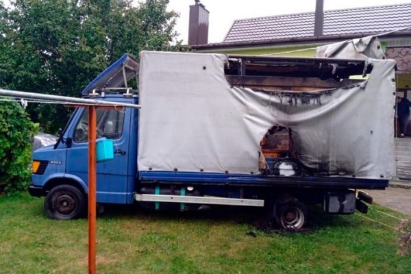 В Кобрине горел грузовик В Кобрине горел грузовик