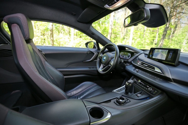 22-летний парень из Жодино купил BMW i8 за $100 тысяч — доволен? 22-летний парень из Жодино купил BMW i8 за $100 тысяч — доволен?