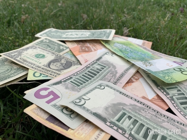 Доллар и евро рванули вперед Доллар и евро рванули вперед