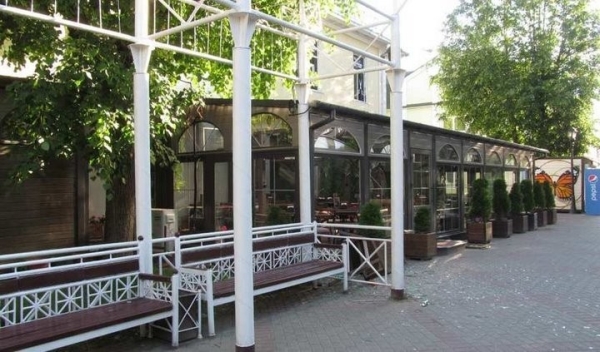 В Барановичах пьяный мужчина разгромил кафе. Смотрите видео В Барановичах пьяный мужчина разгромил кафе. Смотрите видео