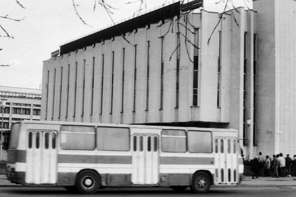 Посмотрите на старые фотографии ЦУМа в Бресте. На одной из фотографий можно увидеть, как он строился
Посмотрите на старые фотографии ЦУМа в Бресте. На одной из фотографий можно увидеть, как он строился