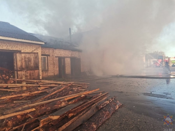 Пожар на территории мехдвора в Березовском районе Пожар на территории мехдвора в Березовском районе