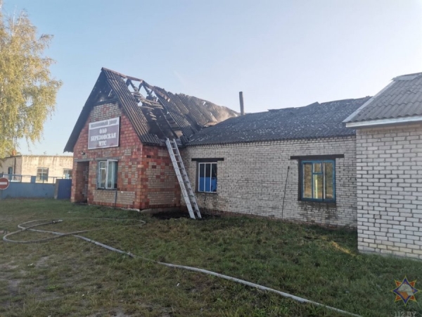 Пожар на территории мехдвора в Березовском районе Пожар на территории мехдвора в Березовском районе