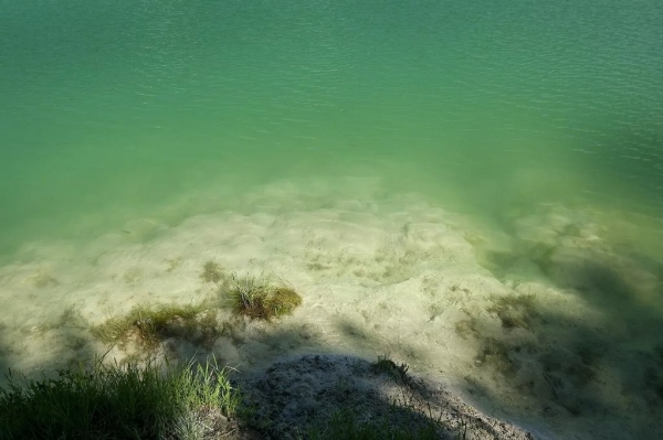 Отдых на белорусских Мальдивах — чем сейчас привлекают меловые карьеры