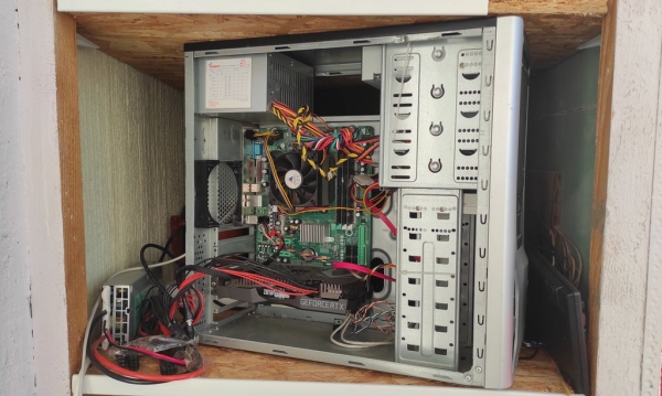 Белорус год назад стал майнить криптовалюту на своем балконе. Сколько заработал? Белорус год назад стал майнить криптовалюту на своем балконе. Сколько заработал?